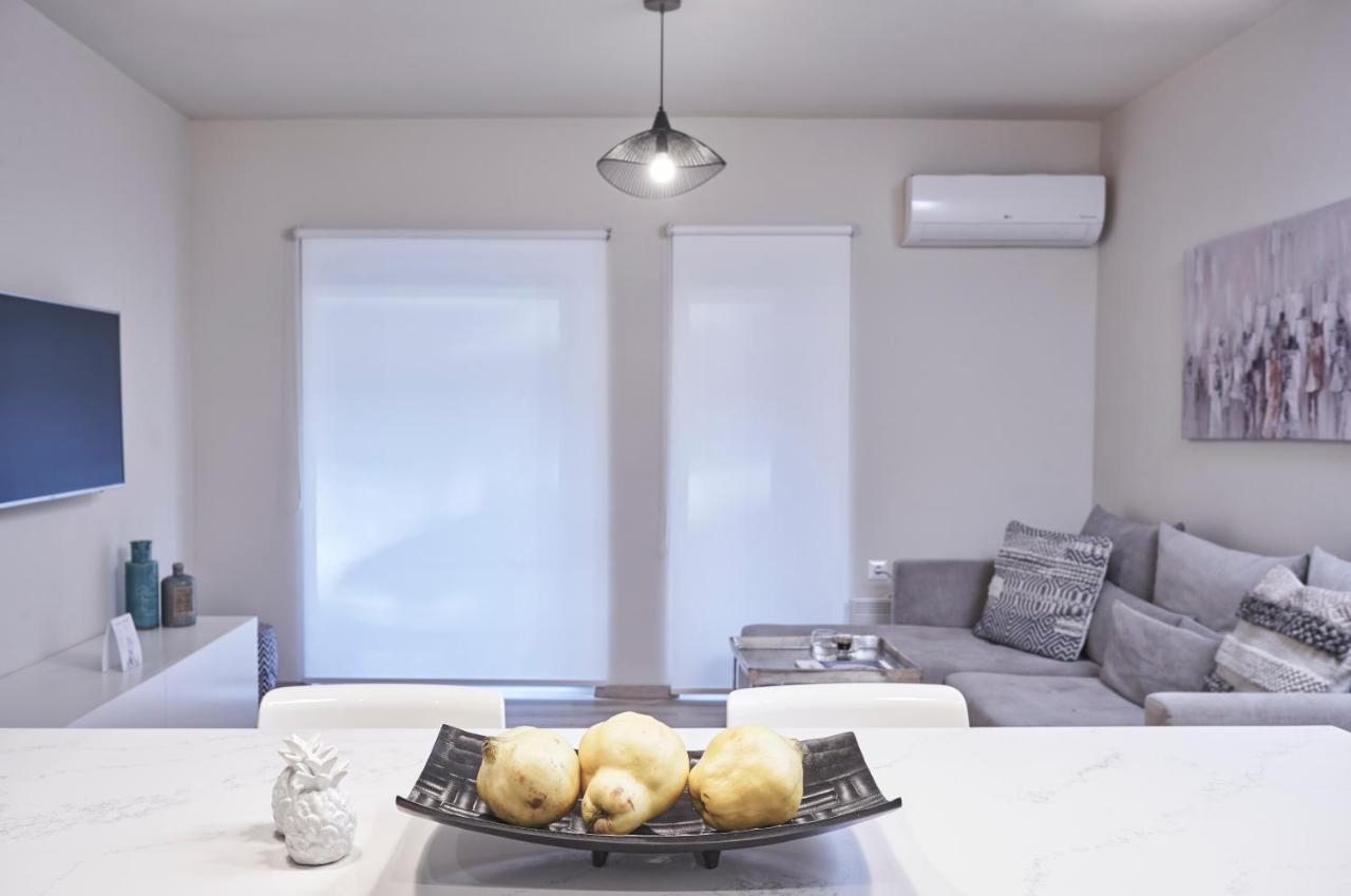 Charitos Iχ, Chic N Modern 2Bd Apt Atene Esterno foto